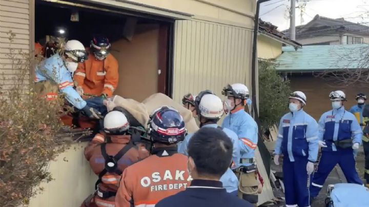 Encuentran sobrevivientes entre las casas caídas tras sismo que dejó 94 muertos en Japón