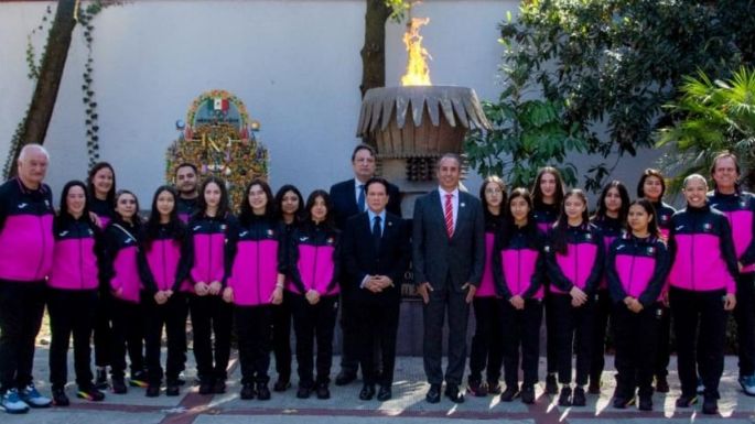 Abanderan al equipo femenil de hockey sobre hielo para Juegos Olímpicos de la Juventud