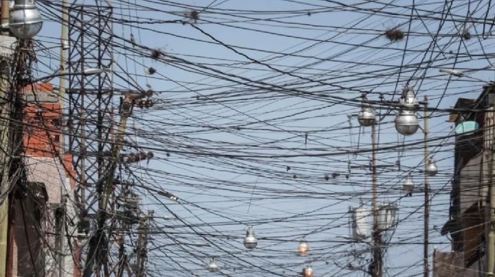 Retiran 626 kilómetros de cables aéreos de telecomunicaciones en CDMX