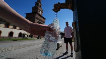 Hallan cerca de 250 mil partículas de nanoplásticos en un litro de agua embotellada