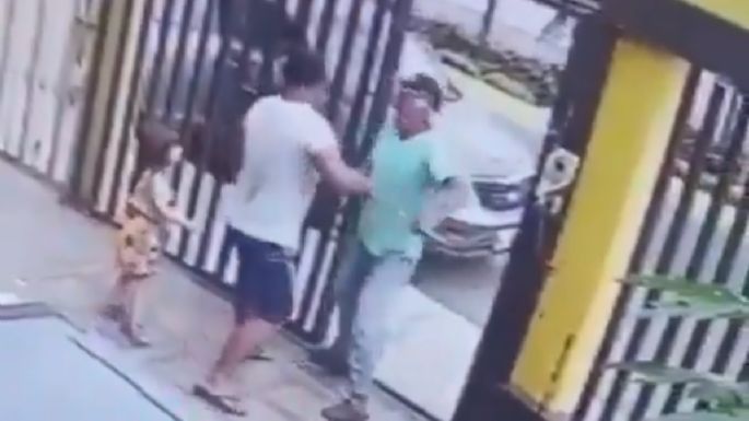 Conserje de una tienda de abarrotes evita el secuestro de una niña (Video)