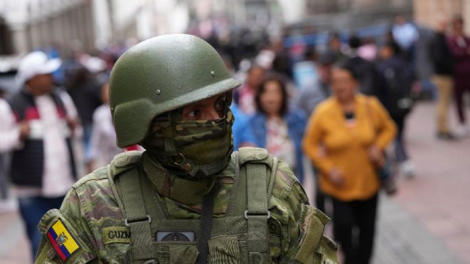 Grupos armados serán "objetivo militar", advierte comandante de las Fuerzas Armadas de Ecuador