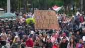 Entre protestas y simpatizantes, AMLO se dirigió a entregar la banda presidencial a Sheinbaum (Video)