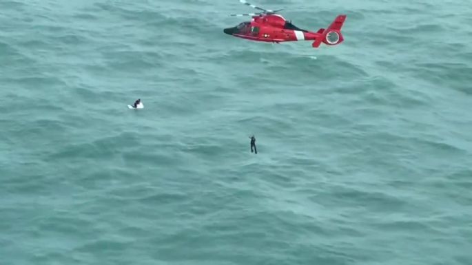 Rescatan a un hombre aferrado a una nevera en alta mar frente a la costa de Florida tras el paso de Milton (Video)