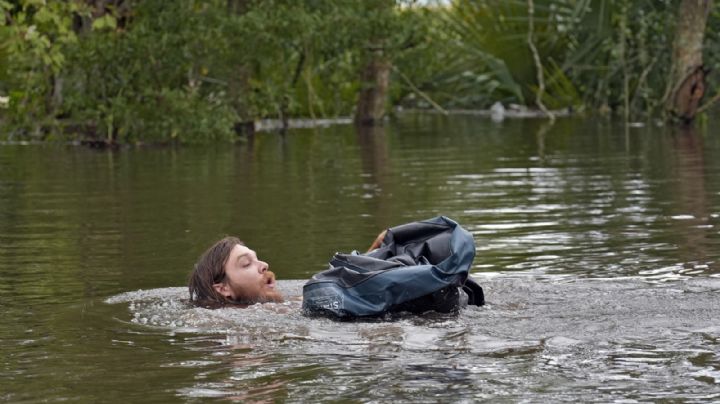 Habitantes de Florida se abren paso entre la destrucción que dejó Milton (Fotos y videos)