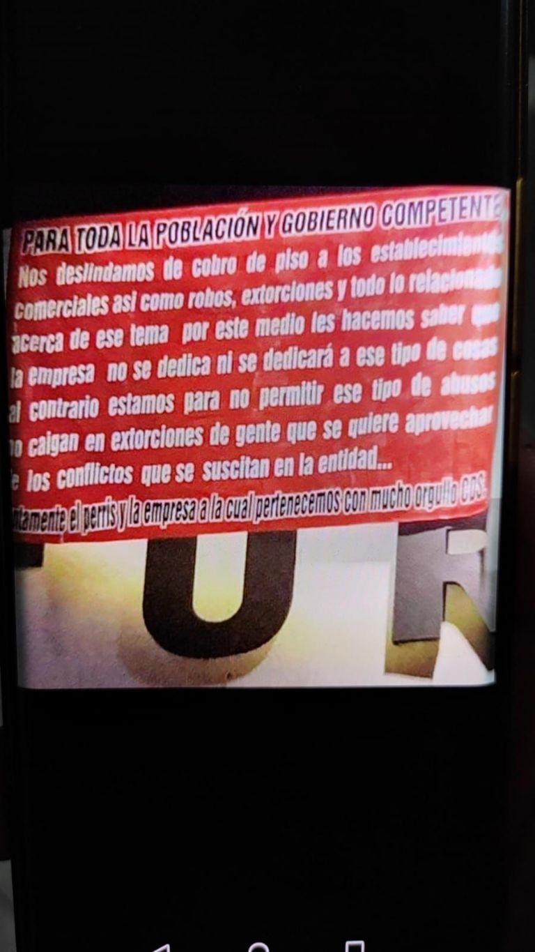 “Los Chapitos” dejan narcomantas para deslindarse extorsiones en Sinaloa