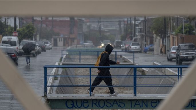 La mitad del país amanecerá con frío el martes; onda tropical 26 provocará lluvias en estas entidades