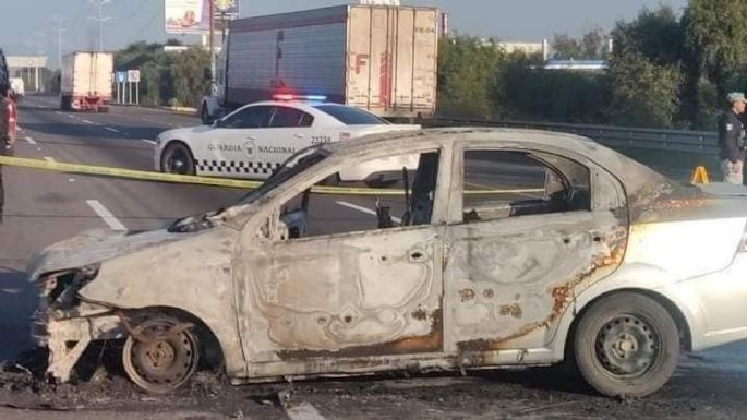 Incendian vehículo con restos humanos en la autopista Puebla-México