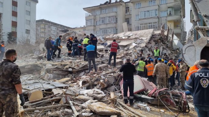 Un sismo de 5.9 remece el este de Turquía (Video)