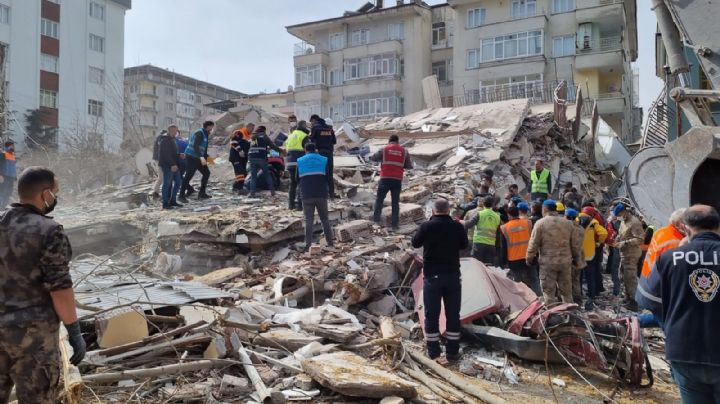 Un sismo de 5.9 remece el este de Turquía (Video)