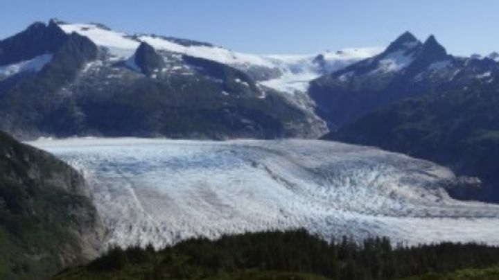 Prevén inundaciones moderadas por desbordamiento de presa glaciar en capital de Alaska