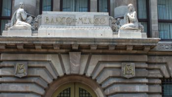 Empeora el pronóstico de crecimiento de los economistas del sector privado: Banxico