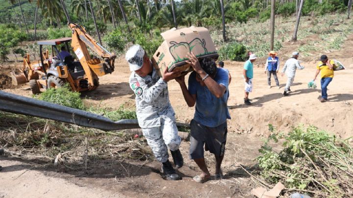 Sedena y GN reparten 133 toneladas de víveres en Oaxaca, Guerrero, Colima y Michoacán por John