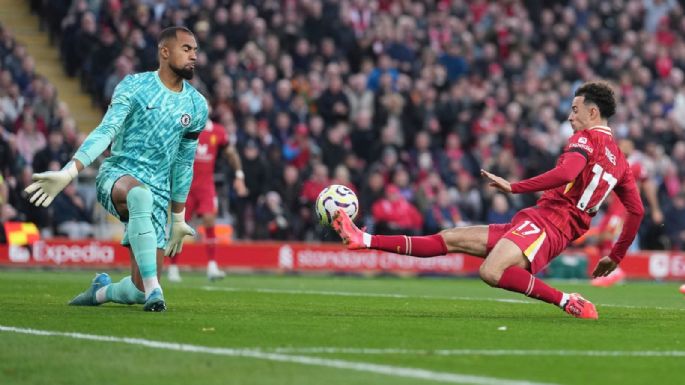 Liverpool venció 2-1 a Chelsea y el Manchester City logró un agónico triunfo ante el Wolverhampton