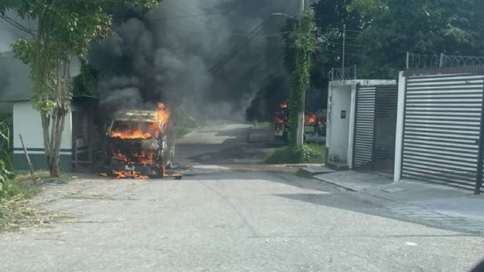 Queman negocios y vehículos, y tiran ponchallantas en Tabasco (Videos)