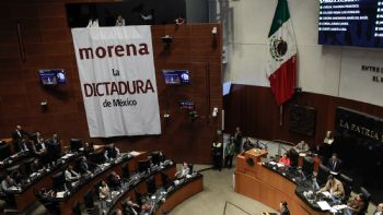 Entre caos y recriminaciones, la 4T en el Senado aprueba la “supremacía constitucional” (Video)