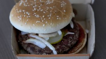 Exámenes descartan que medallones de carne hayan sido fuente de brote de E. coli, dice McDonald's