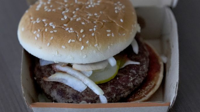 Joven desarrolla insuficiencia renal tras comer hamburguesa de McDonald's