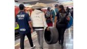 Captan a fan de la F1 llevándose una llanta en el metro de la CDMX tras Gran Premio de México (Video)