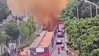 Cae “lluvia de heces fecales” tras la explosión de una tubería en una avenida (Video)