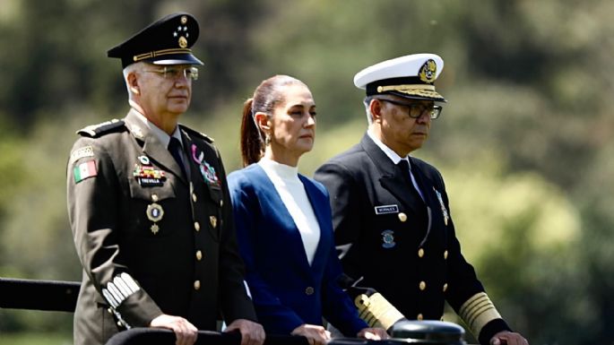 Fuerzas armadas refrendan “subordinación total al poder civil” en ceremonia de salutación a Sheinbaum