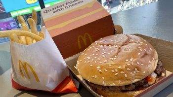 Aumentan casos de intoxicación con E. coli por comer en McDonald’s