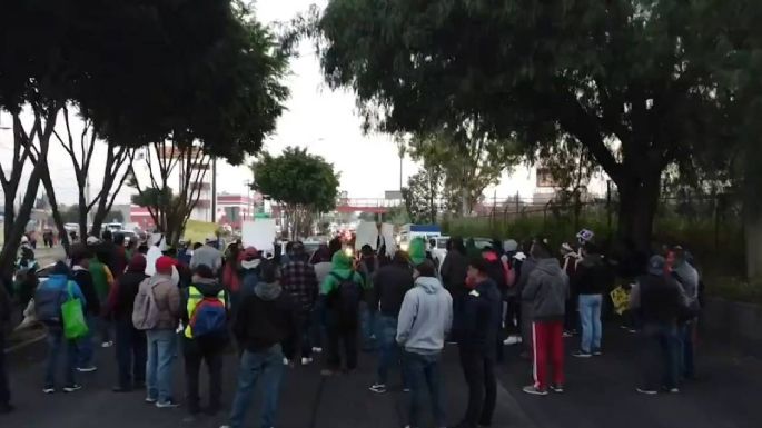 Sindicalizados bloquean por 10 horas las principales avenidas de Ecatepec y causan caos