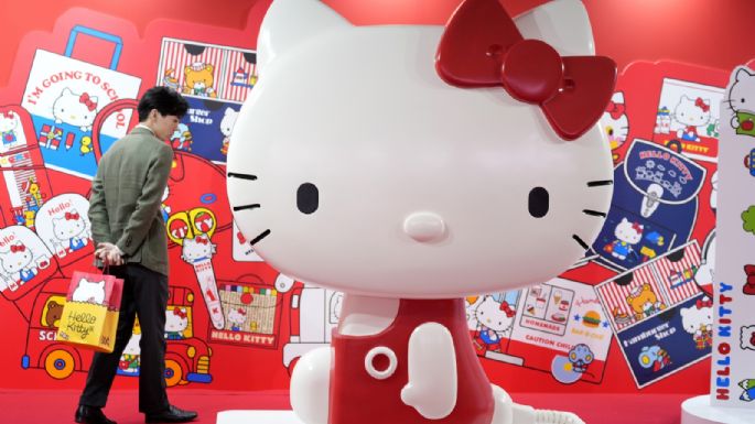 A los 50, Hello Kitty es tan "kawaii" y lucrativa como siempre