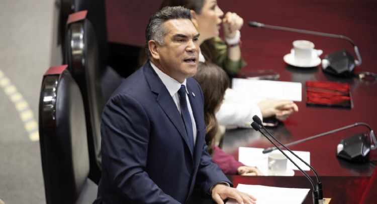 “Cobran por trabajar, no por irse a maquillar”, dice “Alito” Moreno por salón de belleza