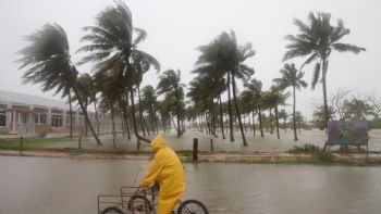 El huracán Milton recupera fuerza y vuelve a ser tormenta de categoría 5 en camino a Florida