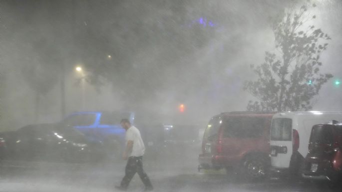 Varios tornados anunciaron la peligrosa llegada del huracán Milton de categoría 3 a Florida (Videos)