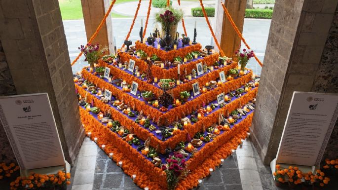 Ofrenda por el Día de Muertos en Palacio Nacional está dedicada a las heroínas de la patria (Video)