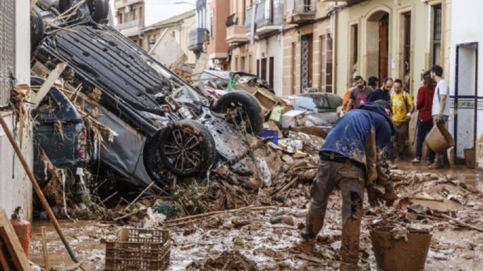 Cientos de españoles se vuelcan hacia Valencia para ayudar a afectados de DANA