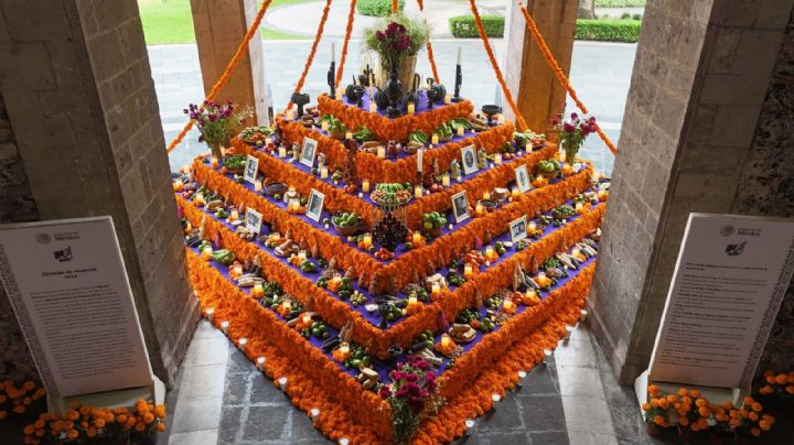 Ofrenda por el Día de Muertos en Palacio Nacional está dedicada a las heroínas de la patria (Video)