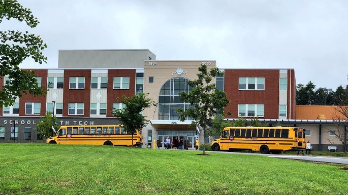 Juez bloquea ley que obliga a mostrar los Diez Mandamientos en las escuelas