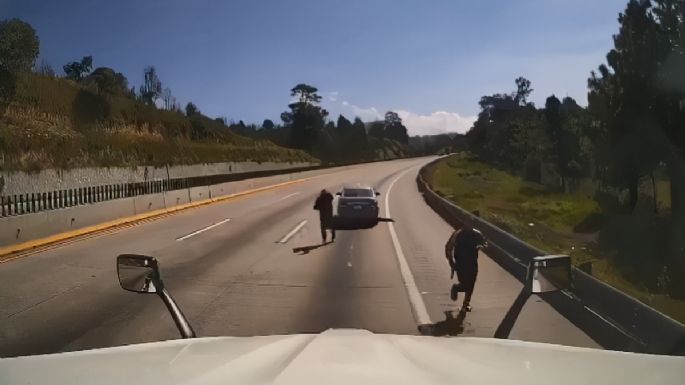 Trailero graba su asalto y secuestro en la autopista México-Puebla (Video)