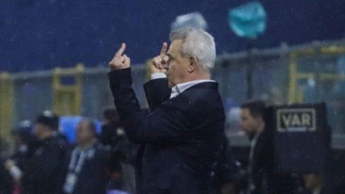 Honduras pide a Javier Aguirre que se disculpe por gestos obscenos e insultos contra su afición