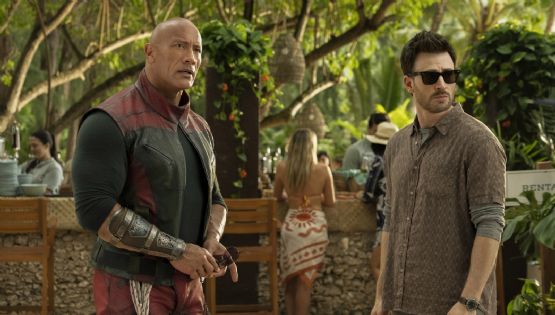 “Código: traje rojo” de Dwayne Johnson lidera la taquilla... pero no es el regalo prometido