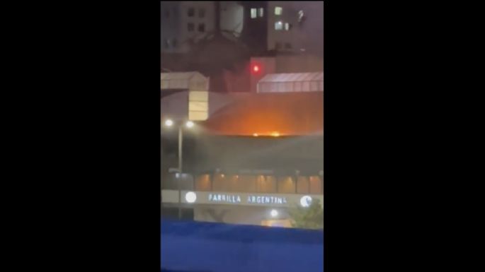 Se incendia restaurante en el Centro Comercial Santa Fe en CDMX (Video)