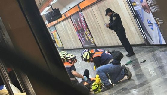 Hombre atacó a pasajeros del Metro Tacubaya y luego se aventó a las vías del tren (Video)