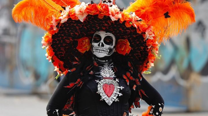 Catrinas encabezan el desfile de Día de Muertos con un millón 300 mil asistentes