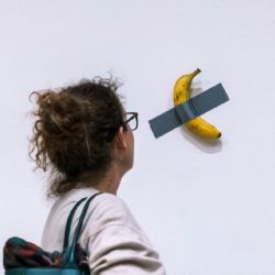 Cómo una banana con cinta adhesiva llegó a valuarse en un millón de dólares