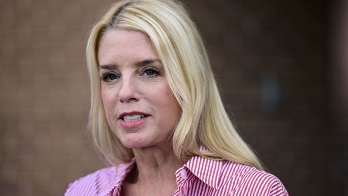 Trump propone a Pam Bondi como fiscal general de EU tras renuncia de Gaetz a dicha postulación