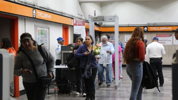 Casi 6 mil policías vigilan el Metro tras el ataque con cuchillo; seguirá igual, dicen pasajeros