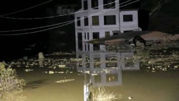 Primeras lluvias provocan avalancha de lodo en un barrio de La Paz sin víctimas (Video)