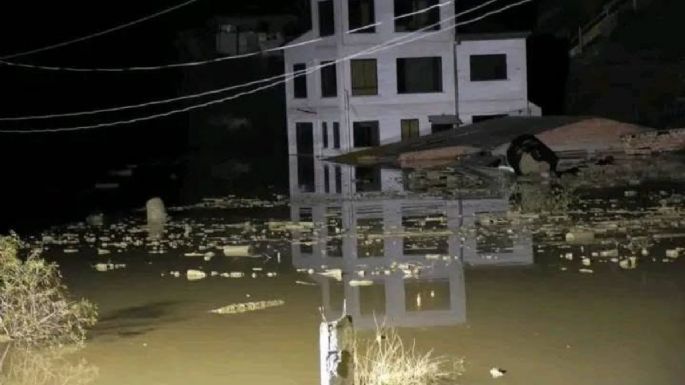 Primeras lluvias provocan avalancha de lodo en un barrio de La Paz, Bolivia sin víctimas (Video)