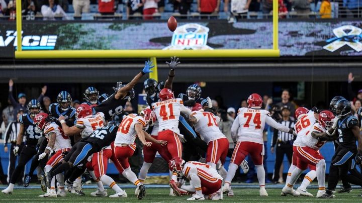 Patrick Mahomes y los Chiefs vencen 30-27 a los Panthers con el gol de campo de Shrader