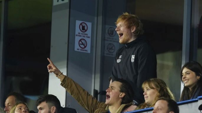 Ed Sheeran se disculpa con Ruben Amorim, técnico de Man United, por interrumpir entrevista (Video)