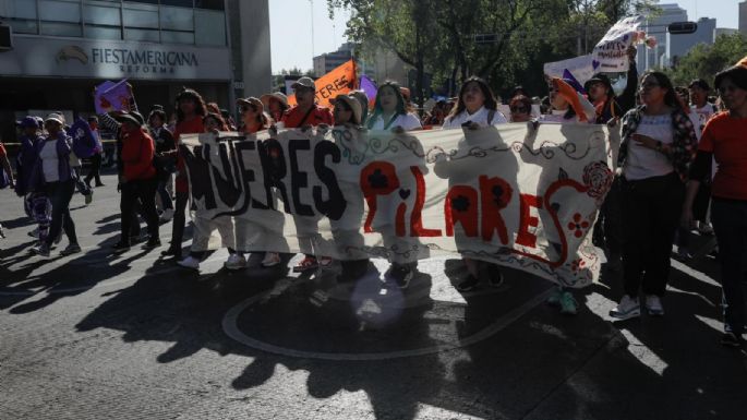 “No hemos llegado todas”, el mensaje de colectivos feministas a Sheinbaum en la marcha del 25N