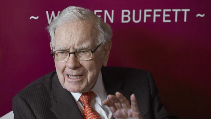 Warren Buffett dona mil 100 millones y planea la distribución de sus 147 mil mdd tras su muerte